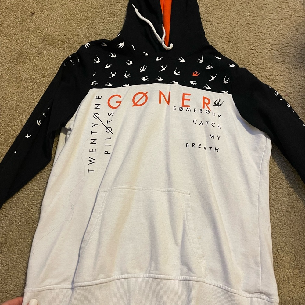TWENTY ONE PILOTS hoodie!!